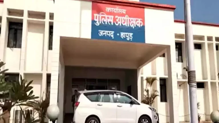 Hapur News: हापुड़ में गर्भवती महिला पर दहेज के लिए जानलेवा हमला, पति समेत चार के खिलाफ मुकदमा दर्ज