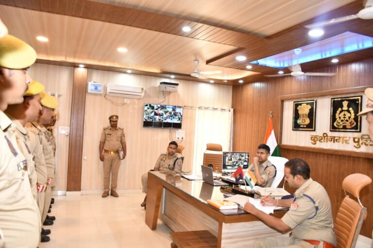 Kushinagar News: कुशीनगर में प्रशिक्षु आरक्षियों का साक्षात्कार, एसपी केशव कुमार ने परखा ज्ञान और अनुशासन