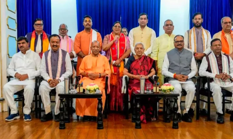 UP News: यूपी कैबिनेट में विभाग बंटवारे पर सस्पेंस बरकरार, लखनऊ-दिल्ली के बीच बढ़ी हलचल