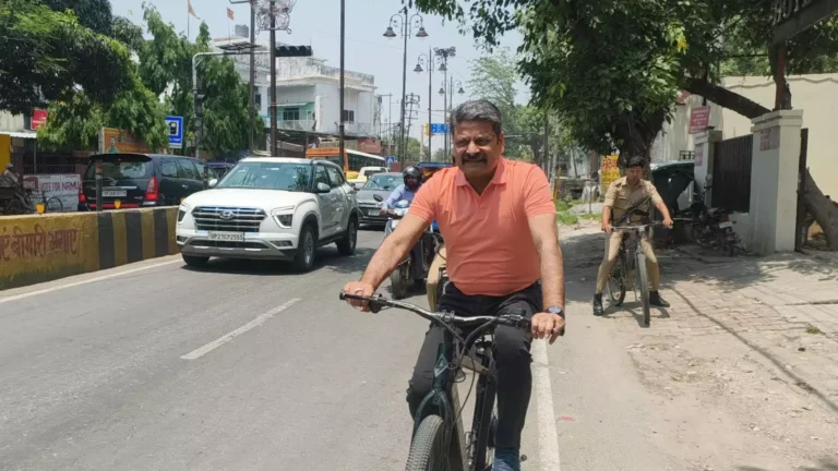 Moradabad News: विधायक रितेश गुप्ता का अनोखा संदेश, साइकिल चलाकर लोगों को किया जागरूक