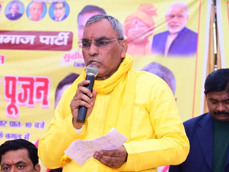 UP News: ‘तेरहवीं तक तो रुक जाइए’; अखिलेश यादव के ‘पर्ची’ वाले बयान पर भड़के ओपी राजभर, SBSP जॉइन करने का दिया ऑफर
