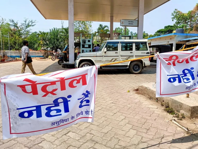 क्या भारत में शुरू हो गया पेट्रोल संकट? चंडीगढ़ के पेट्रोल पंप पर लगे नोटिस से मचा हड़कंप, दूसरी बार बढ़े ईंधन के दाम