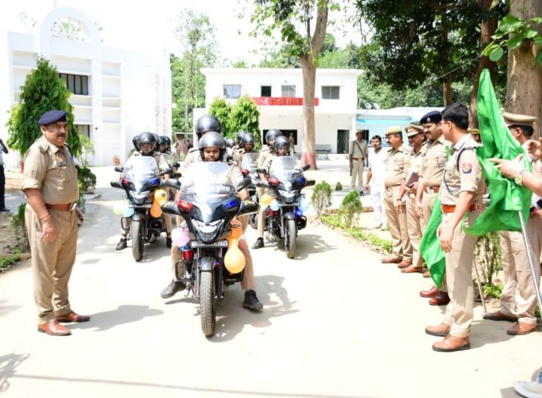 Kushinagar News: कुशीनगर में यूपी-112 सेवा को मिली नई मजबूती, 07 नए दो पहिया वाहन हुए शामिल