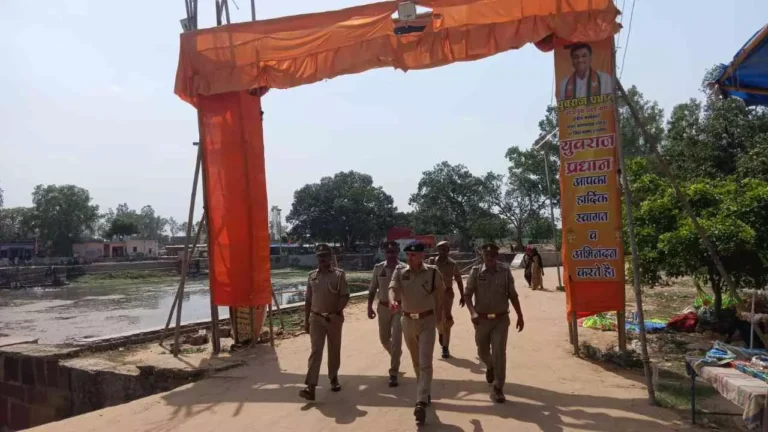 Aligarh News: अधिक मास मेले को लेकर बेसवां धाम में अलर्ट, एसएसपी ने परखी सुरक्षा और यातायात व्यवस्थाएं