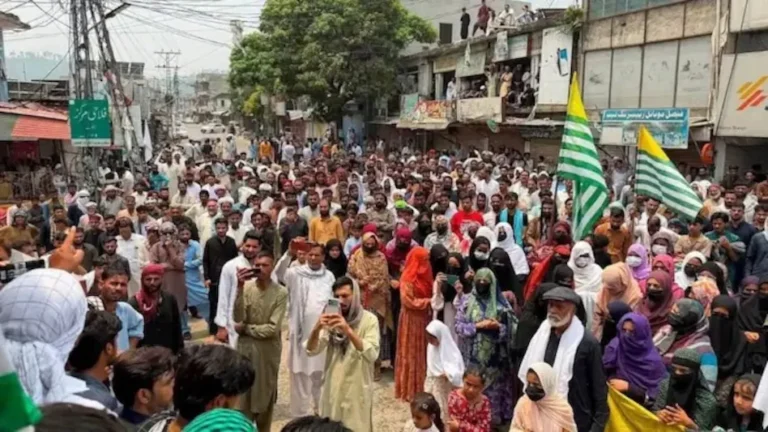 World News: पाकिस्तान का असली चेहरा बेनकाब- एक ओर सीमा पर आतंकवाद, दूसरी ओर PoK में बेगुनाहों का दमन