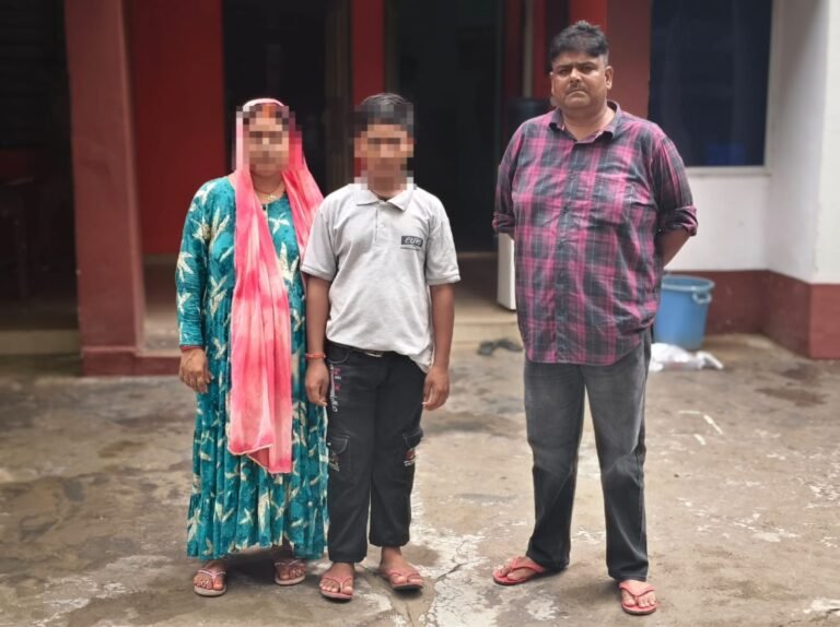Kushinagar News: थाना कप्तानगंज पुलिस ने 13 वर्षीय गुमशुदा बालक को सकुशल किया बरामद, परिजनों को सौंपा