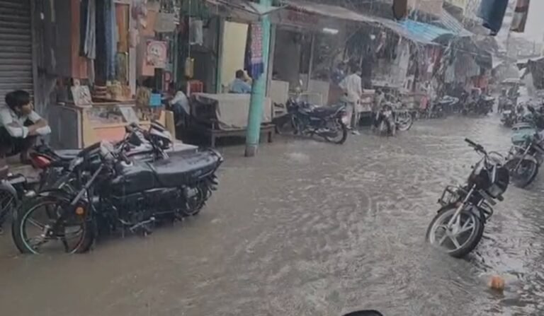 Rajasthan News: बयाना में मानसून का कहर- 12 घंटे की मूसलाधार बारिश से सड़कों पर भरा पानी, जनजीवन अस्त-व्यस्त