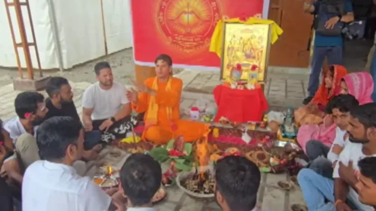 Uttarakhand News: हल्द्वानी रामलीला मैदान में शुद्धिकरण यज्ञ पर विवाद, मल्लिकार्जुन खड़गे की रैली के बाद गरमाई उत्तराखंड की सियासत