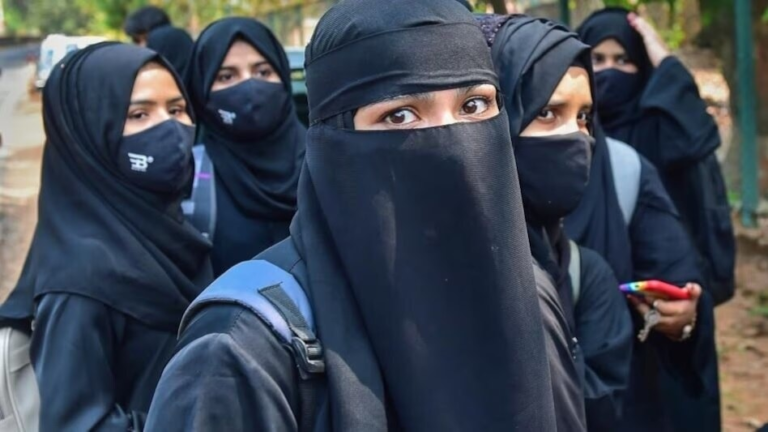 UP News: इलाहाबाद हाईकोर्ट का बड़ा फैसला- स्कूल यूनिफॉर्म के साथ हिजाब की मांग पर अदालत ने क्या कहा?