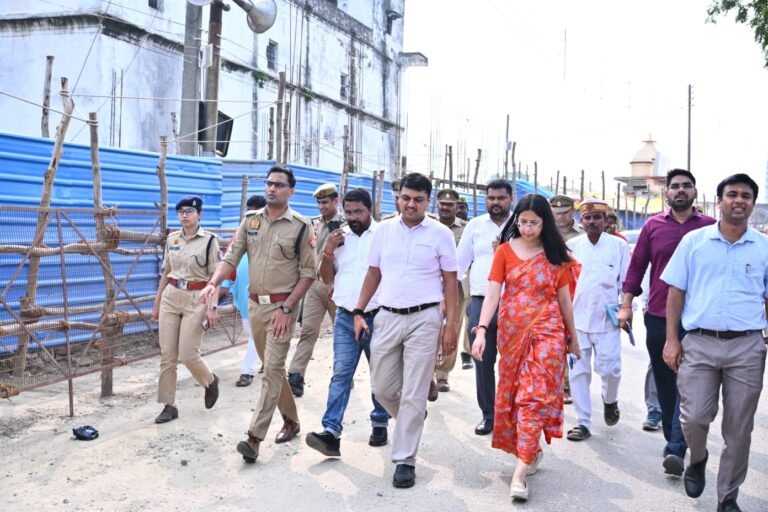 Barabanki News: श्रावण मास में श्रद्धालुओं की सुरक्षा सर्वोच्च प्राथमिकता, सेवा भाव से निभाएं दायित्व : डीएम ईशान प्रताप सिंह