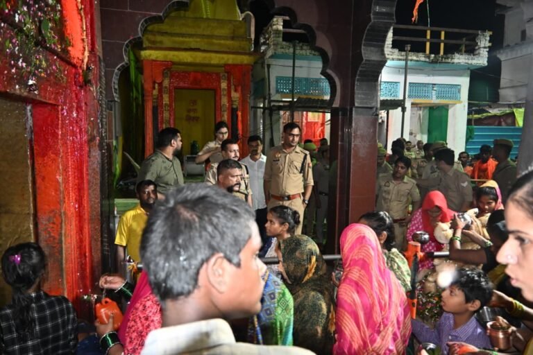 Barabanki News: श्रावण मास के तृतीय सोमवार पर लोधेश्वर महादेवा मंदिर की सुरक्षा व्यवस्था का जायजा