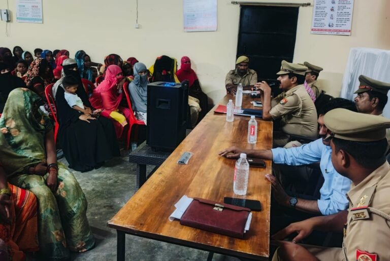 Barabanki News: बाराबंकी के सभी थानों की ग्राम पंचायतों में लगी चौपाल, ग्रामीणों की समस्याओं का मौके पर हुआ प्राथमिक निस्तारण
