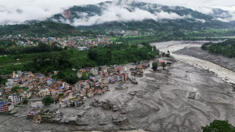 Nepal Flood: राहत शिविरों में महिलाओं का दर्द, सैनिटरी पैड मिल रहे पर अंडरवियर की भारी किल्लत