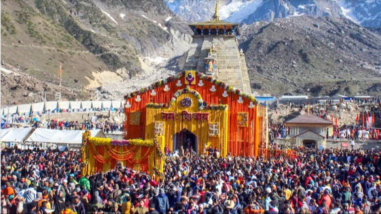 Uttarakhand News: केदारनाथ यात्रा हुई बहाल, चीरबासा में रास्ता साफ होने के बाद गौरीकुंड से यात्रियों की आवाजाही शुरू