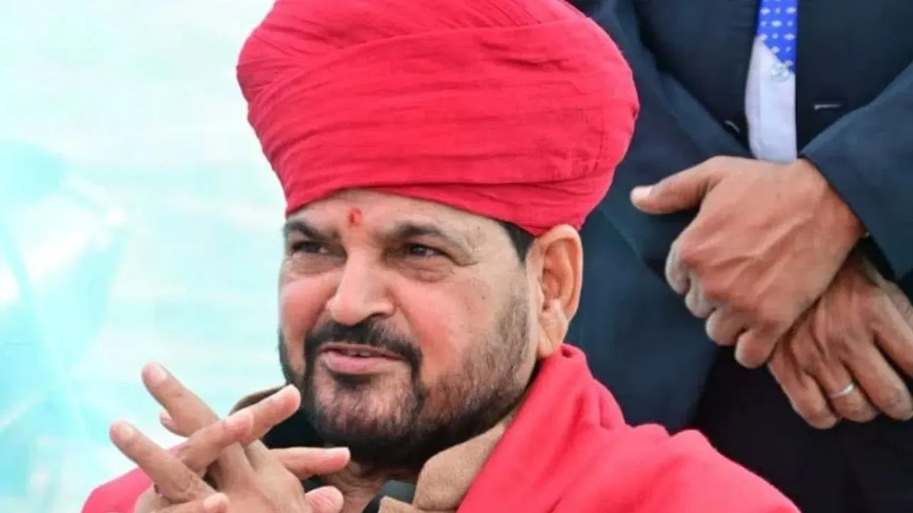 Brij Bhushan Sharan Singh Akhilesh Yadav
