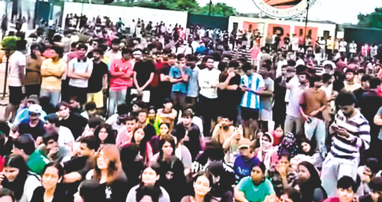 LPU University News: पंजाब के एलपीयू यूनिवर्सिटी में भयानक हंगामा, इंटरनेट बंद और डीजीपी ने दिए सख्त कार्रवाई के आदेश