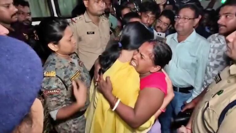 Vaishali Boat Tragedy: वैशाली नाव हादसे में 13 मासूमों की मौत से पसरा मातम, डीएम वर्षा सिंह भी हुईं फफक कर भावुक