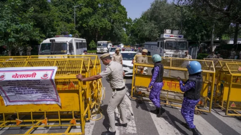 Delhi News: दिल्ली में प्रदर्शनों से कारोबार पर संकट, खान Market के व्यापारी पहुंचे सुप्रीम कोर्ट और LG के पास